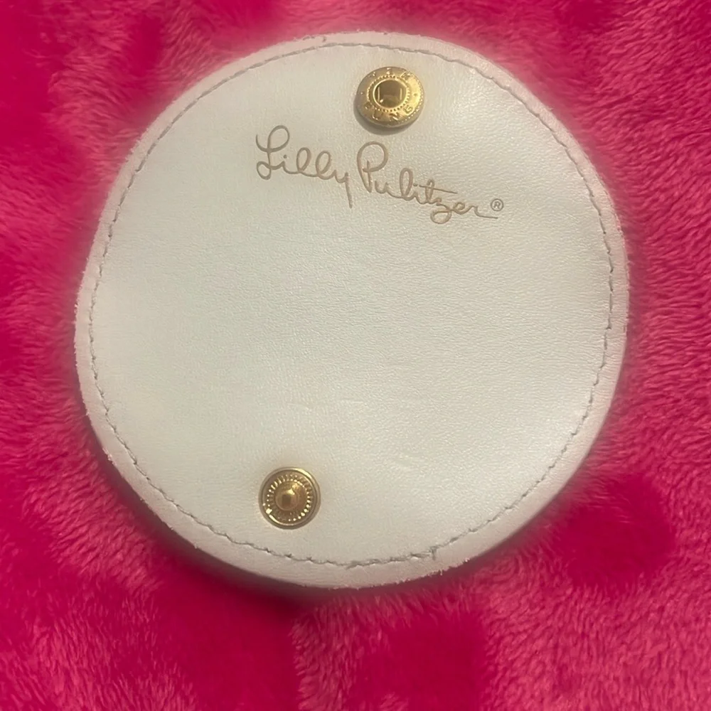 2 items Lilly Pulitzer new elephant phone ring and GUC air pod case.